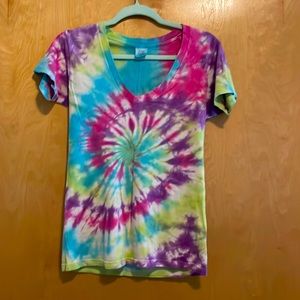 Tie-dyed short sleeve v-neck shirt